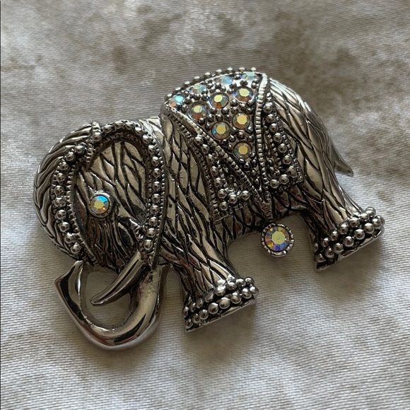 Elephant Pin - Picture 2 of 4